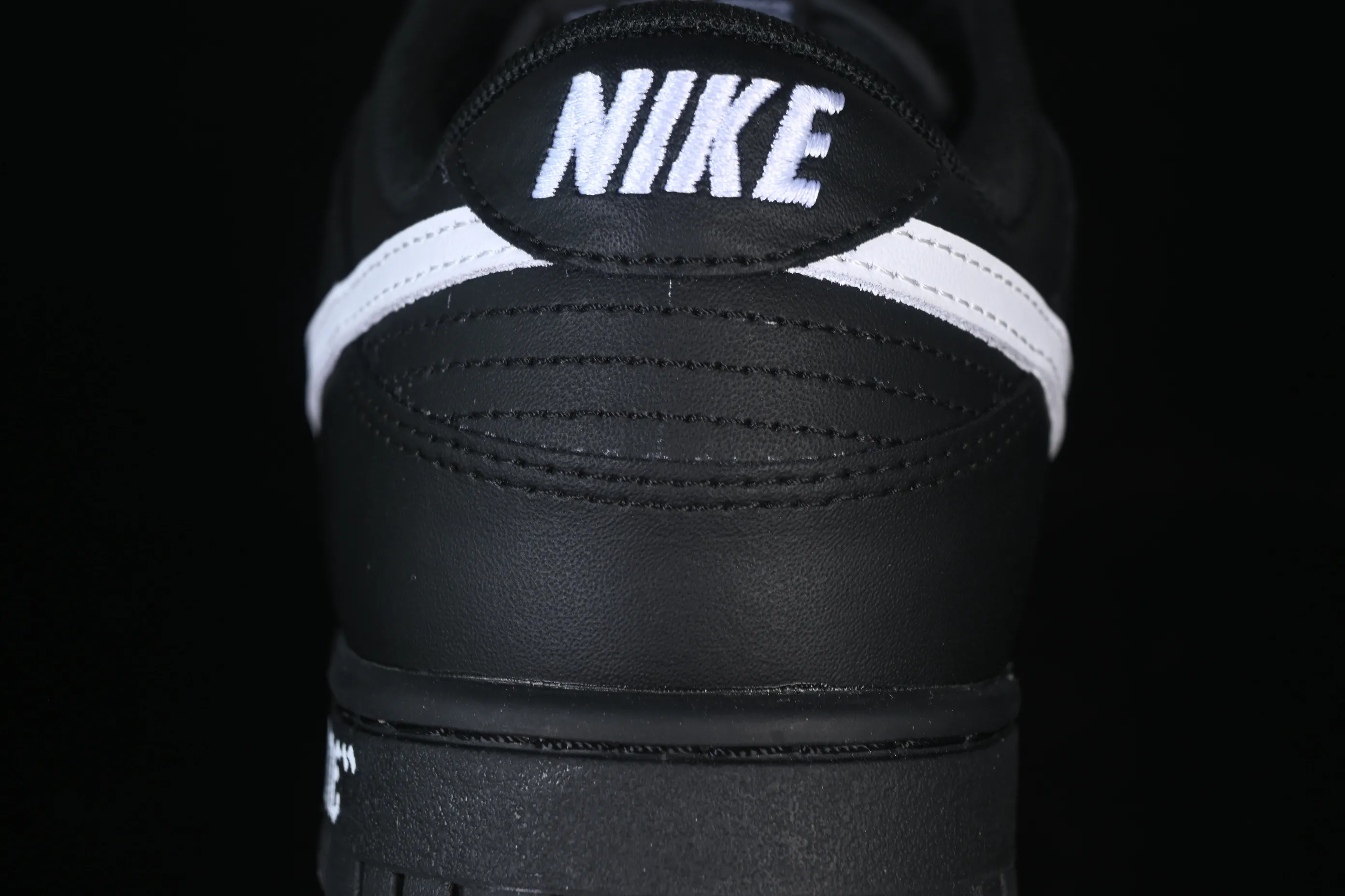 All categories Nk SB Dunk Series Nk SB Dunk Low High-end customized low-top sneakers Nike SB Dunk Low All black and white hook Anniversary high-end customized low-top casual sneakers HF5441-100